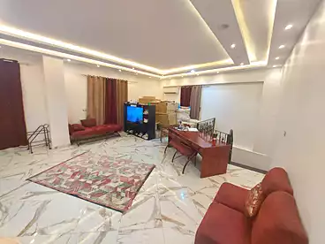 دوبلكس بحديقة للإيجار - 5 غرف - بالدور 1