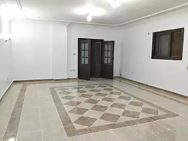شقق للإيجار - 3 غرف - بالدور 0