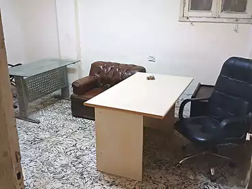 غرفة في مكتب للإيجار - بالدور 0
