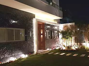 عقارات للبيع - 8 غرف