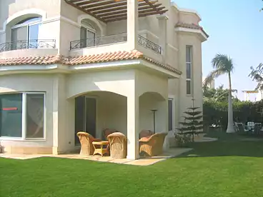 عقارات للبيع - 6 غرف