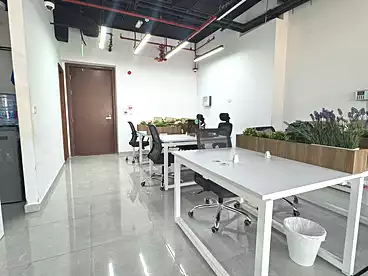 مكاتب للإيجار - 1 غرف - بالدور 5