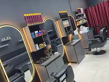 Shops For rent in Northern 90th St., 90th Street, 350 sqm
