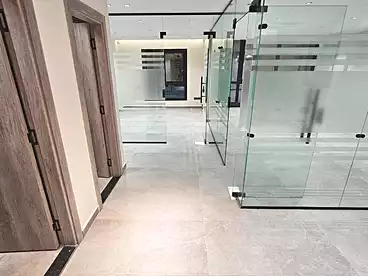 إداري للإيجار - 5 غرف - بالدور 4