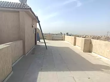 روف للإيجار - 2 غرف - بالدور 3