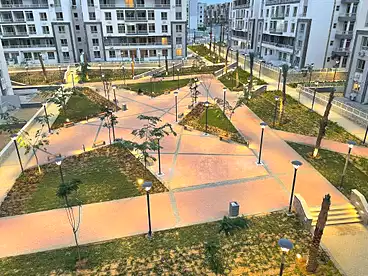 شقة بحديقة للبيع - 2 غرف - بالدور 1