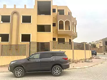 فلل للبيع - 8 غرف