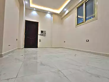 شقة بحديقة للبيع - 3 غرف - بالدور 0