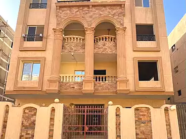 شقق للبيع - 3 غرف - بالدور 1