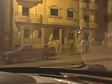 عقارات للبيع - 8 غرف