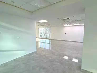 Administrative For rent in Northern 90th St., 90th Street, 215 sqm