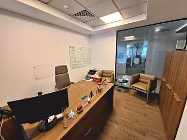 إداري للإيجار في شارع التسعين الشمالي، شارع التسعين، 182 متر