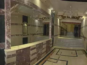 شقق للبيع في شارع اخناتون، الحي الخامس، 215 متر