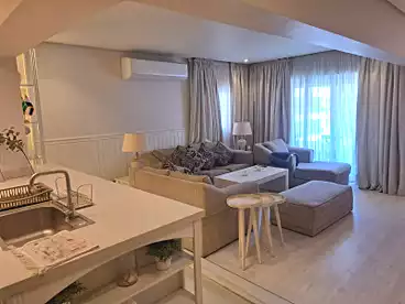 للإيجار في شارع مصدق، الدقي، 220 متر