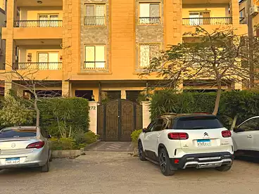 دوبلكس بحديقة للبيع في شارع صدقي سليمان، جنوب الاكاديميه (ج)، 450 متر