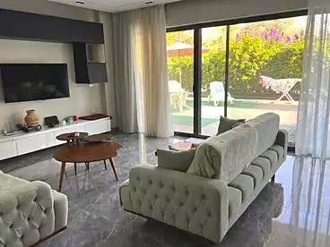 For rent in Lake View Residence - El Hazek, Compounds in New Cairo, 200 sqm