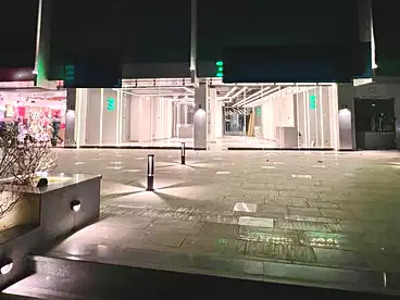 محلات للإيجار في شارع التسعين الجنوبي، شارع التسعين، 550 متر