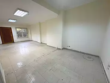 للإيجار في شارع 16، سرايات المعادي، 330 متر