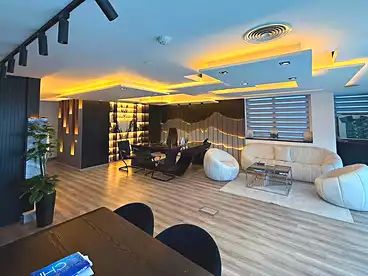 Offices For rent in Southern 90th St., 90th Street, 658 sqm