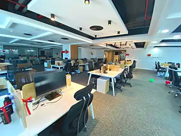 مقر إداري للإيجار في شارع التسعين الجنوبي، شارع التسعين، 700 متر