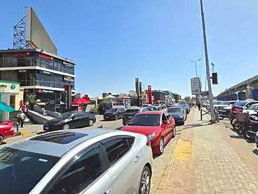 Commercial For rent in Southern 90th St., 90th Street, 166 sqm