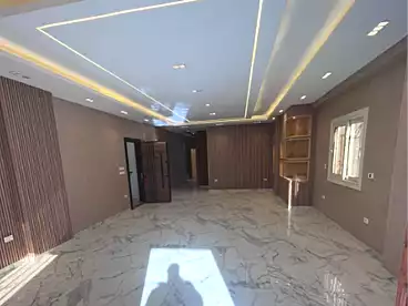 عقارات للبيع في شارع محمود سامي البارودي، القرية السياحية الرابعه، 230 متر