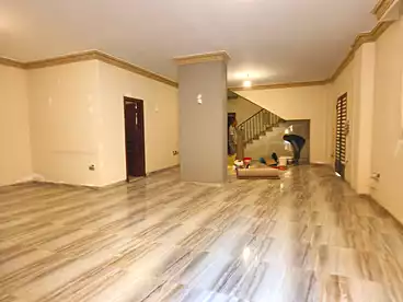 دوبلكس بحديقة للإيجار في الياسمين 6، الياسمين، 350 متر