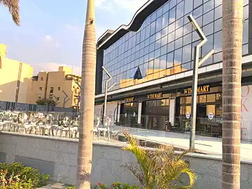 Shops For rent in Southern 90th St., 90th Street, 221 sqm