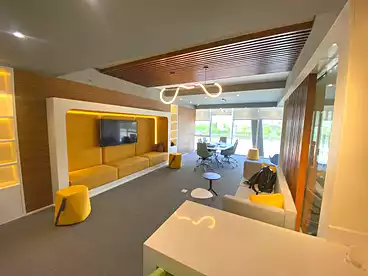 مكاتب للإيجار في كمبوند أزاد - تعمير، كمبوند بالتجمع الخامس، 83 متر