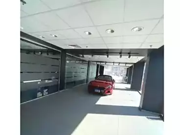 Showroom For rent in Northern 90th St., 90th Street, 300 sqm