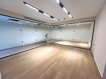 Administrative For rent in Northern 90th St., 90th Street, 250 sqm