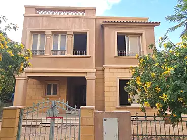 Separate Villa For sale in Bellagio Compound - Arco, Compounds in New Cairo, 550 sqm