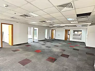 Offices For rent in Northern 90th St., 90th Street, 600 sqm