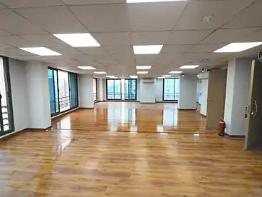 Administrative For rent in Southern 90th St., 90th Street, 410 sqm