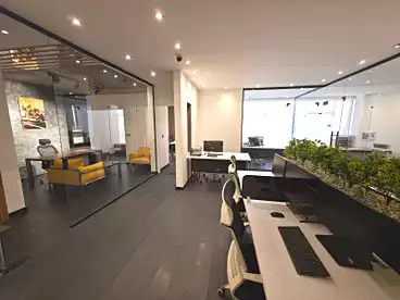 للإيجار في التسعين: امام الجامعة الأمريكية، شارع التسعين، 165 متر