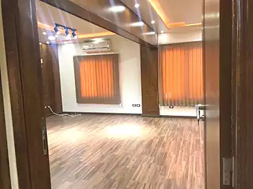 For rent in Southern 90th St., 90th Street, 195 sqm