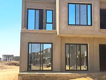 في كمبوند روسيل سيتي - خالد صبري هولدنج، كمبوند بمدينة المستقبل، 200 متر