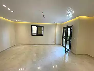 في شارع عبد المنعم رياض، العجوزة، 140 متر