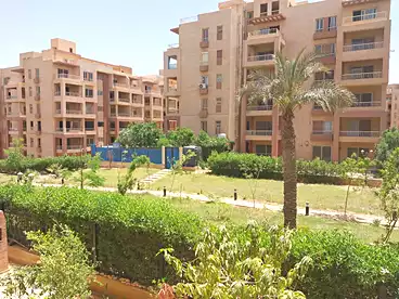 شقق للبيع في كمبوند جاردن هيلز - المصرية العربية للانشائات، كمبوند في ٦ اكتوبر، 200 متر