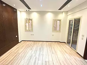 Administrative For rent in Suleiman al-Halabi St., El Banafsag 11, 250 sqm