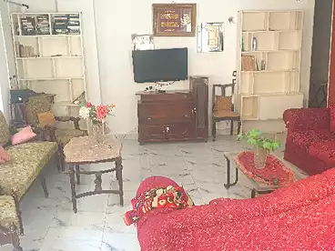شقة بحديقة للبيع في شارع الشهيد ابراهيم احمد، المجاورة الرابعة، 300 متر