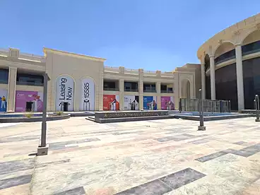 Shops For rent in Southern 90th St., 90th Street, 140 sqm