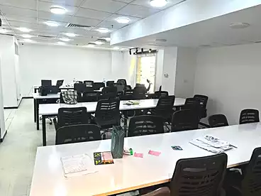 Administrative For rent in Southern 90th St., 90th Street, 180 sqm