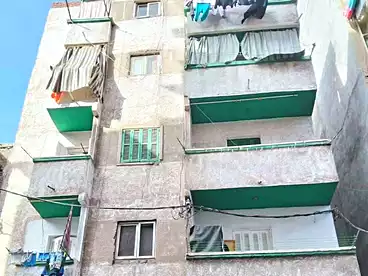 Building For sale in Al Hadrah Qebli, El Hadara, 80 sqm