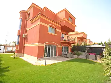 فلل للإيجار في شارع فاروق الباز، المرحله العاشره، 300 متر