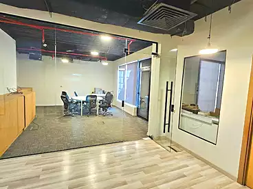 Administrative For rent in Northern 90th St., 90th Street, 300 sqm