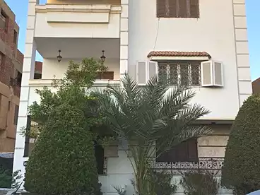 عمارات للبيع في شارع محمود سامي البارودي، القرية السياحية الرابعه، 510 متر