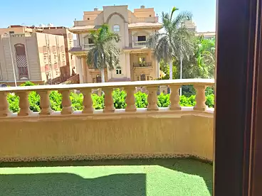 للبيع في شارع أحمد حافظ موسي، النرجس 3، 200 متر
