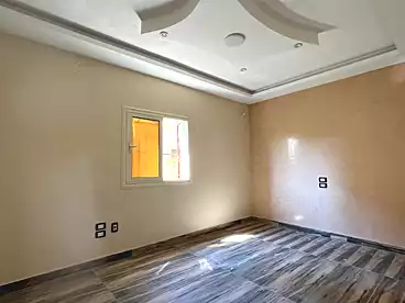 شقق للبيع في شارع الامام مالك، الحي السادس، 200 متر