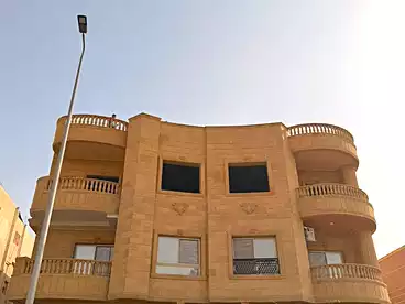 شقق للبيع في شارع التحرير، شرق الأكاديمية، 200 متر